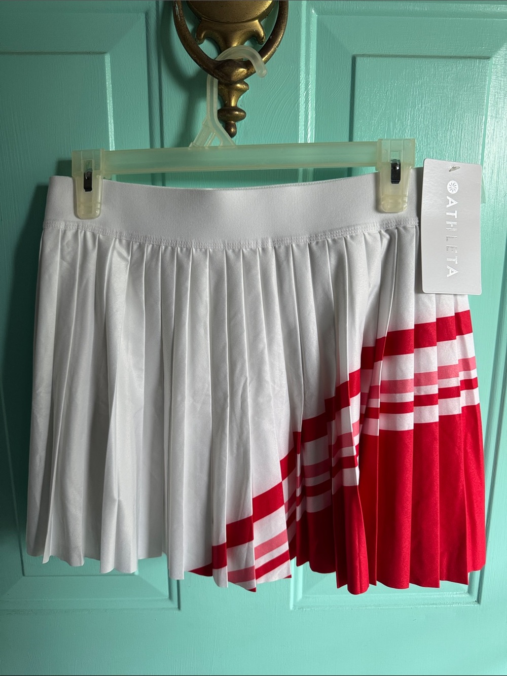 NWT Athleta White and Red Pleated Sport Skirt - size Medium